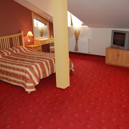 Complex Brashlyan Hotel Trjavna Buitenkant foto