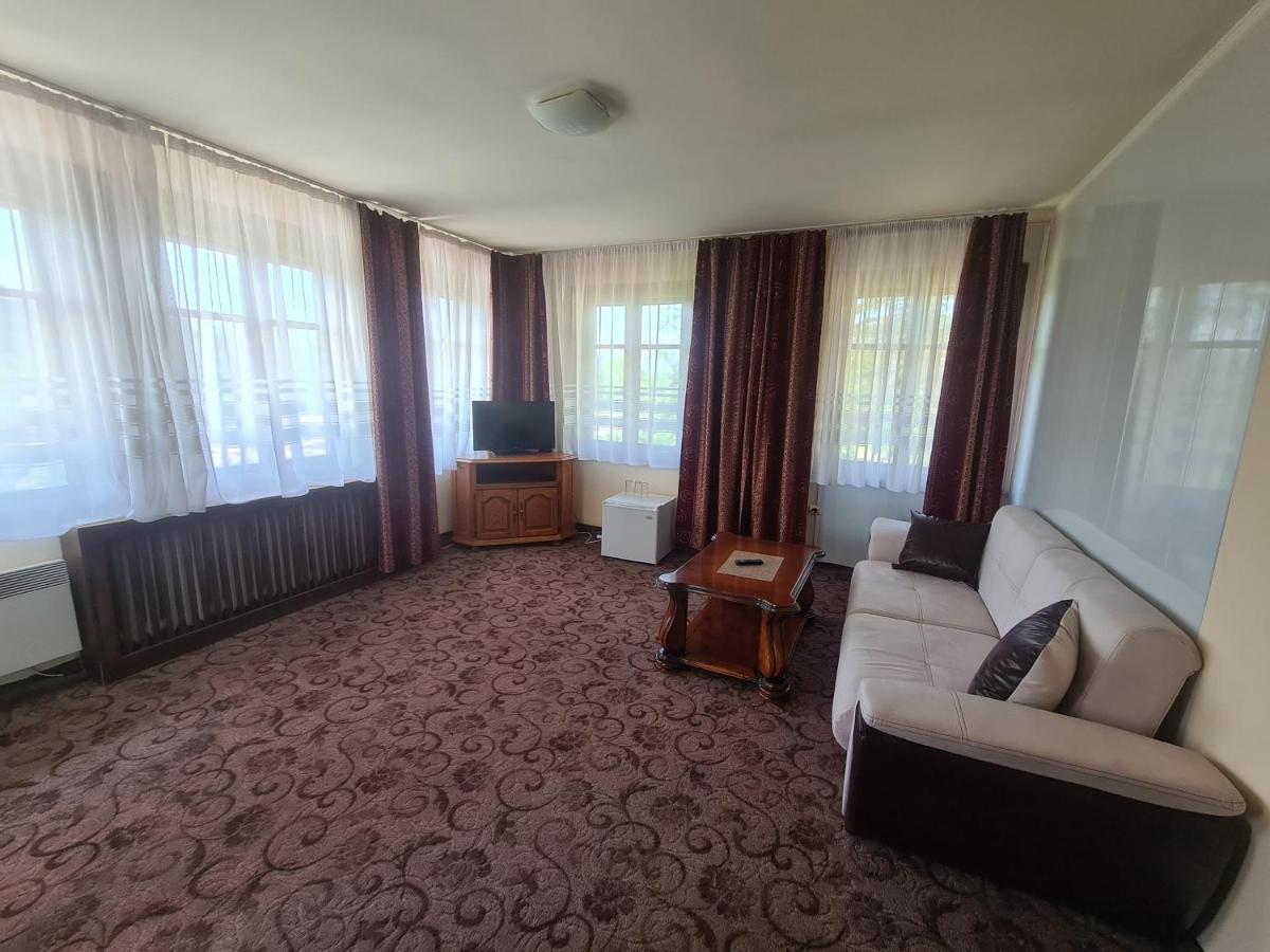 Complex Brashlyan Hotel Trjavna Buitenkant foto