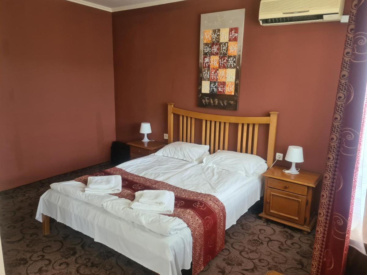 Complex Brashlyan Hotel Trjavna Buitenkant foto
