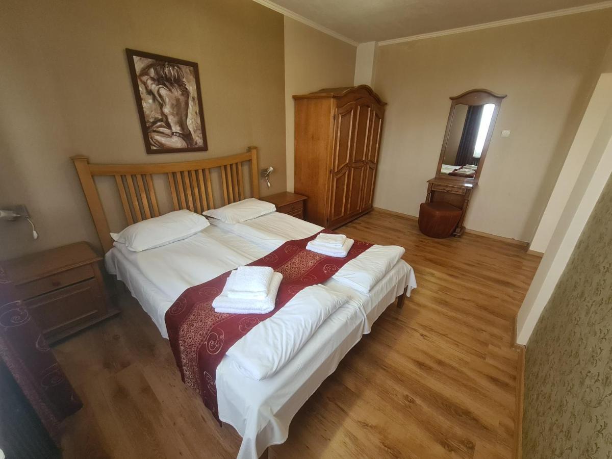 Complex Brashlyan Hotel Trjavna Buitenkant foto